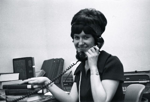 Historical Photos of Ladies using Typewriters from the Past