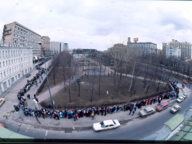 You see the people line up around the park, all the way to the horizon.