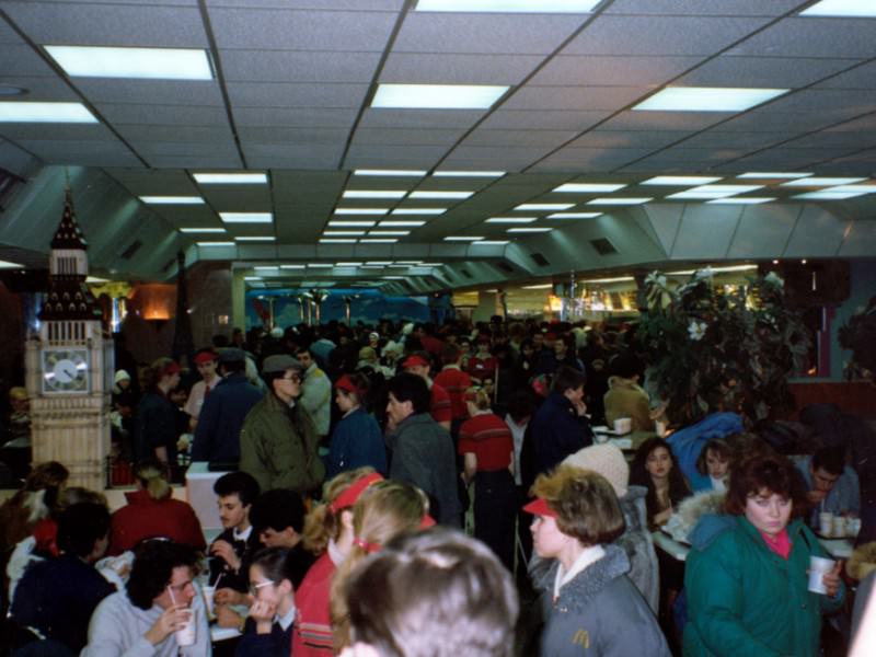 Opening of the First McDonald's in Moscow: When Five Thousand People Stood in Line to get a Hamburger, 1990