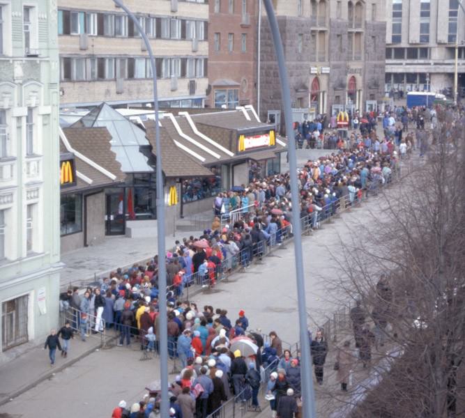 Opening of the First McDonald's in Moscow: When Five Thousand People Stood in Line to get a Hamburger, 1990