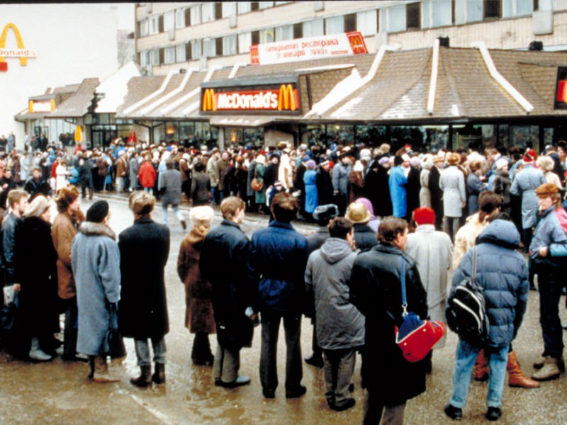 Opening of the First McDonald's in Moscow: When Five Thousand People Stood in Line to get a Hamburger, 1990