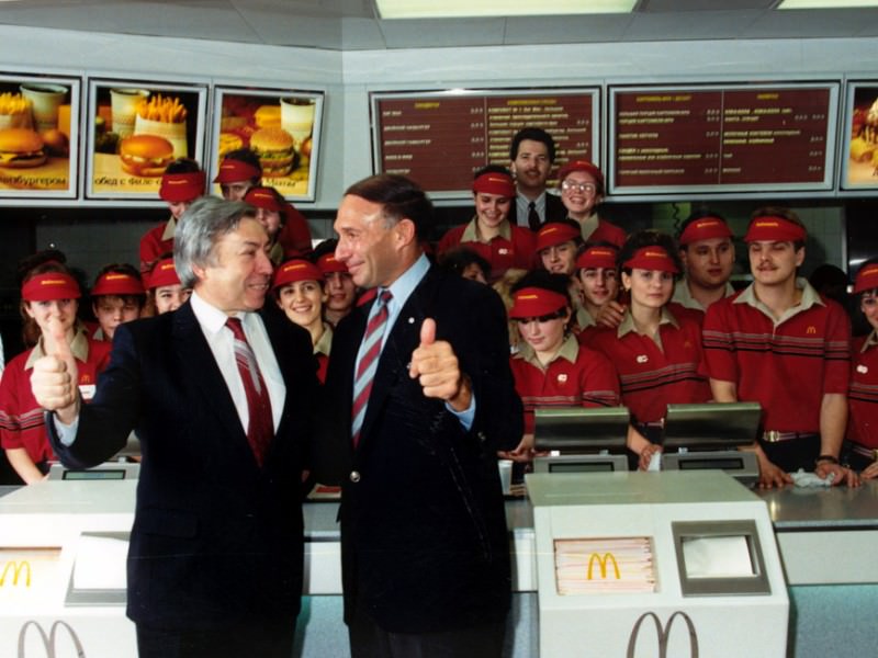 Opening of the First McDonald's in Moscow: When Five Thousand People Stood in Line to get a Hamburger, 1990