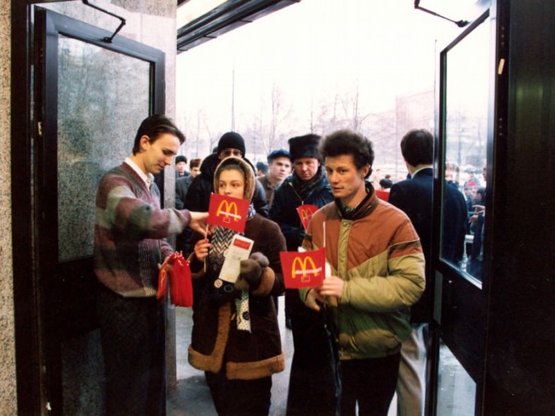 Opening of the First McDonald's in Moscow: When Five Thousand People Stood in Line to get a Hamburger, 1990