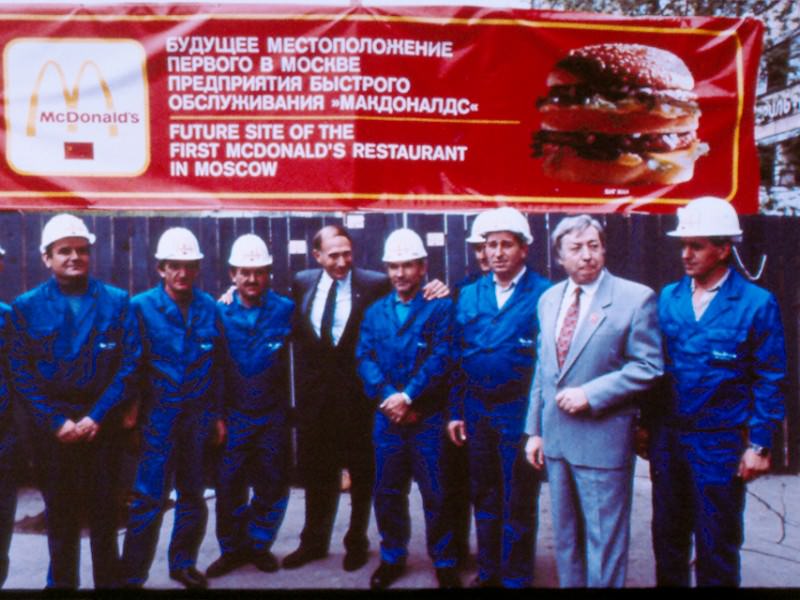 Opening of the First McDonald's in Moscow: When Five Thousand People Stood in Line to get a Hamburger, 1990