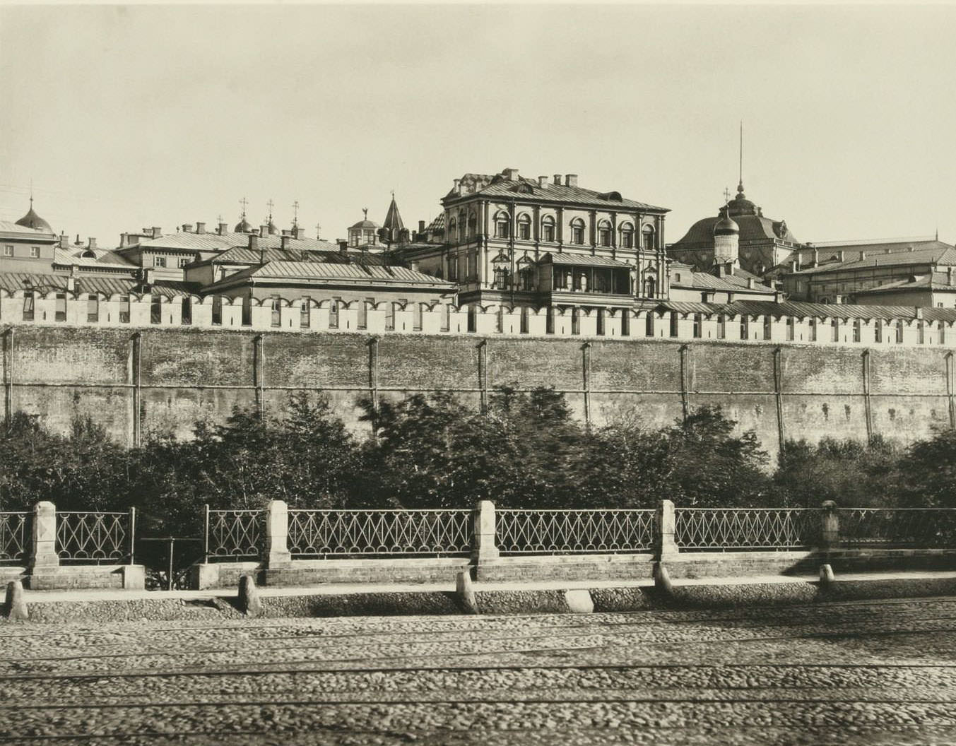 Alexandrovsky Palace and garden, 1880s.