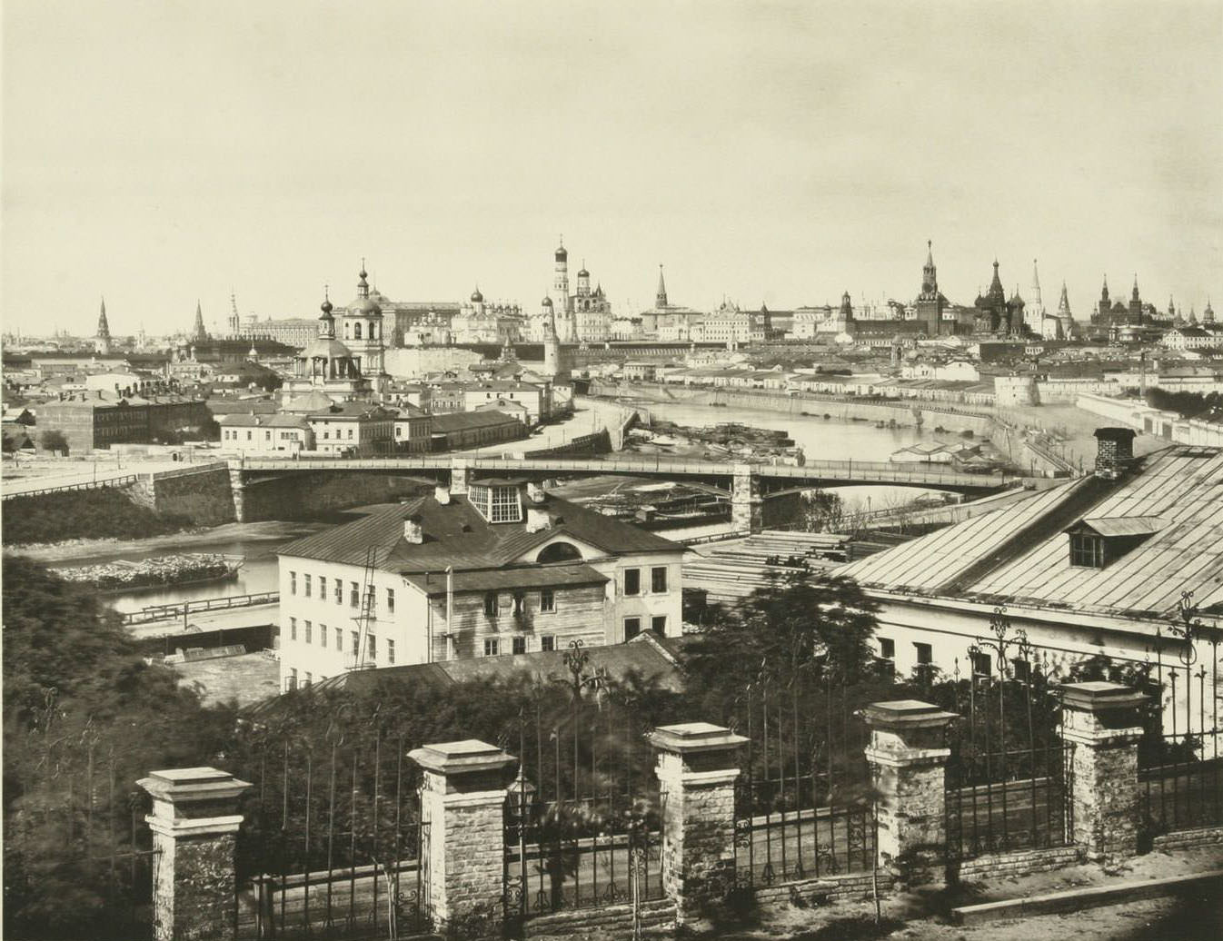 Kremlin and Ustinskaya, 1880s.