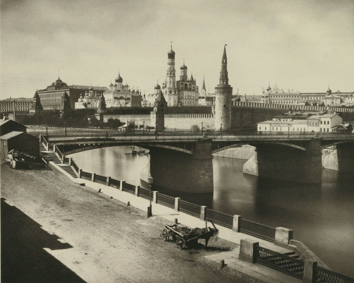 Moskvoretskaya Embankment, Kremnlin from Moscow Bridge, 1880s.