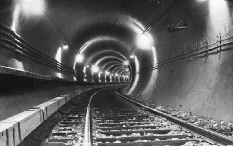 Single-railed tunnel of the Kirov subway section, Moscow, 1935