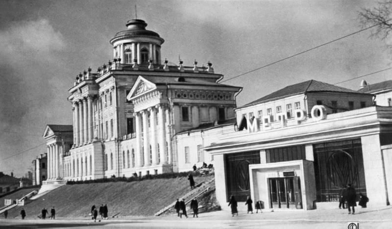 Lenin Library subway station, Moscow, 1935
