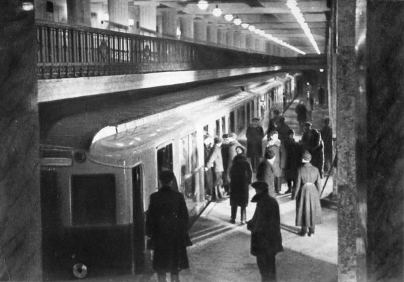 Train on the subway station Komsomolski Square, Moscow, 1935