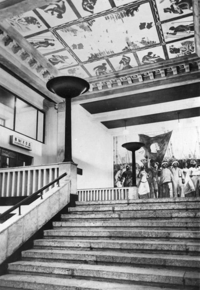 Vestibule of the Komsomolskaya Square subway station, Moscow, 1935