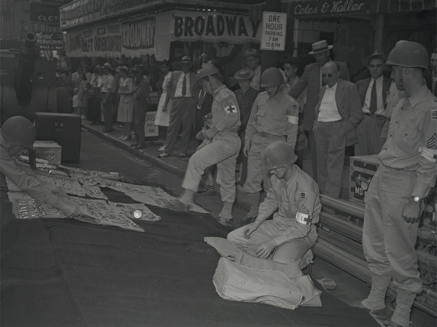 A scene from the Bond Sales Drive by the Army, Navy, and Civic Clubs, on 6th Avenue N in downtown Nashville.