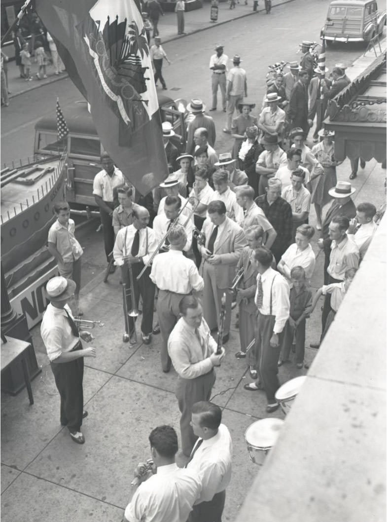 A scene from the Bond Sales Drive by the Army, Navy, and Civic Clubs, on 6th Avenue N in downtown Nashville.