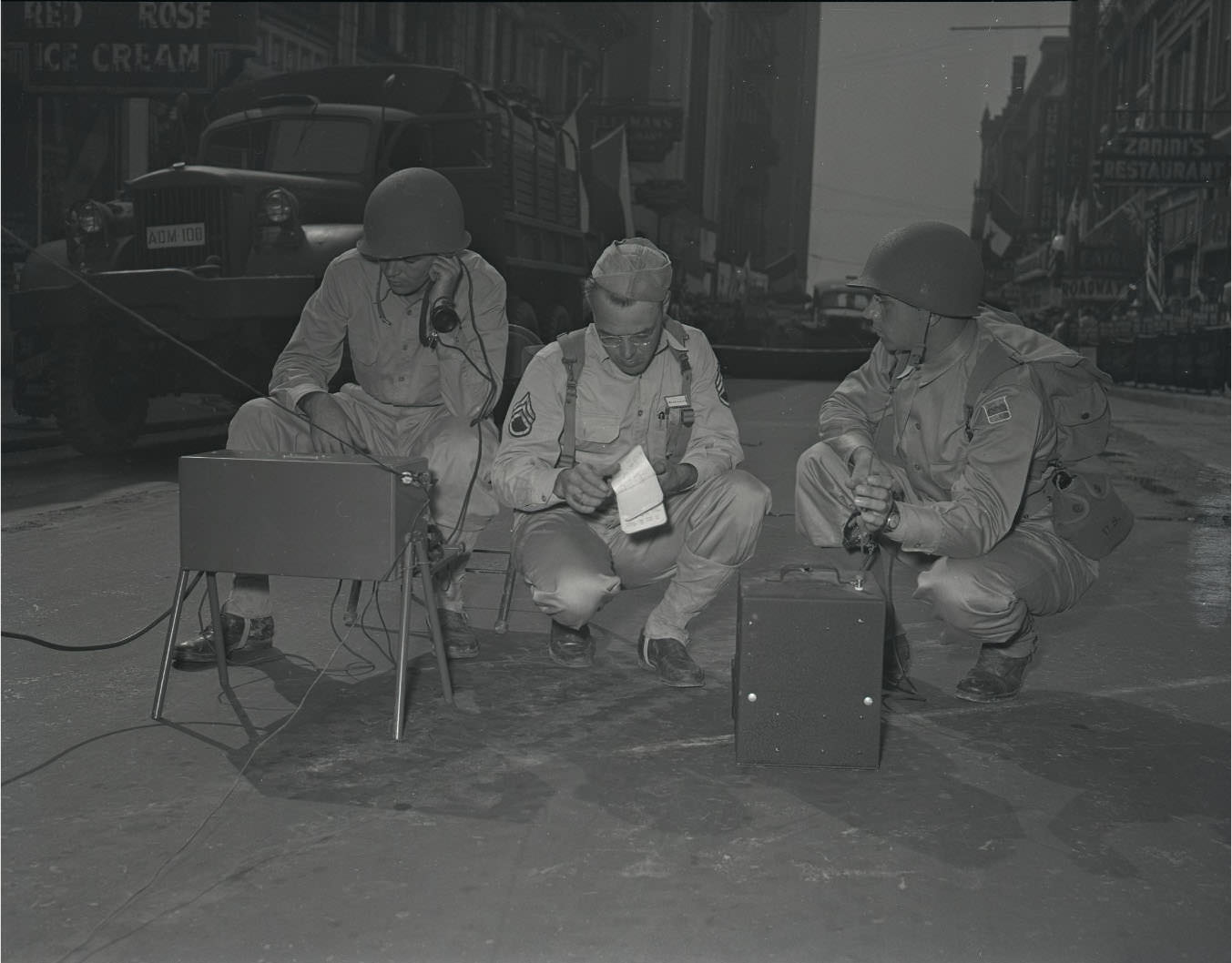 A scene from the Bond Sales Drive by the Army, Navy, and Civic Clubs, on 6th Avenue N in downtown Nashville.