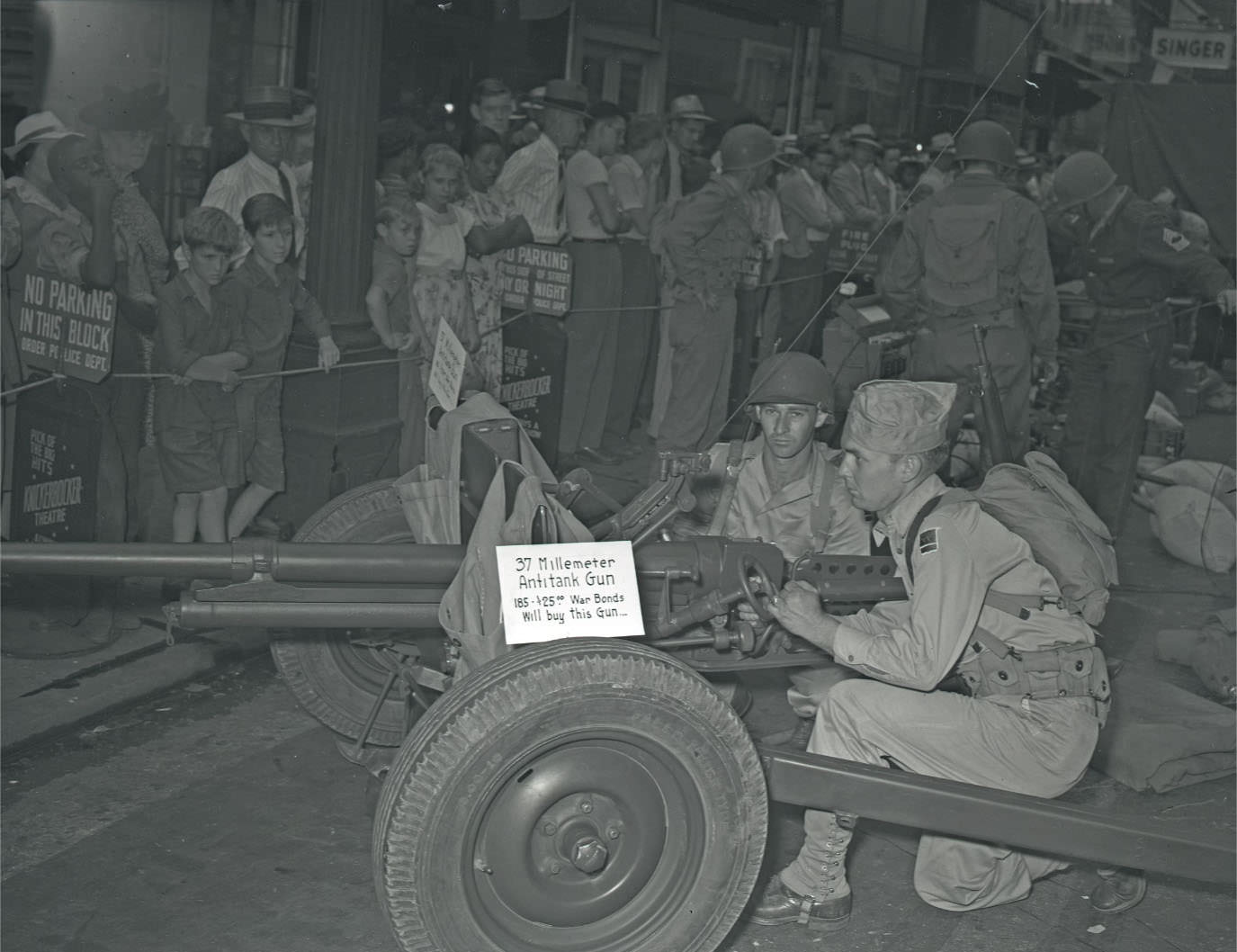 A scene from the Bond Sales Drive by the Army, Navy, and Civic Clubs, in downtown Nashville.