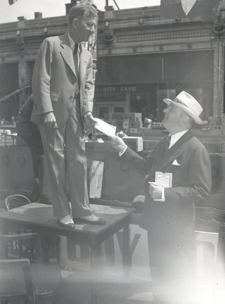 A scene from the Bond Sales Drive by the Army, Navy, and Civic Clubs, in downtown Nashville.