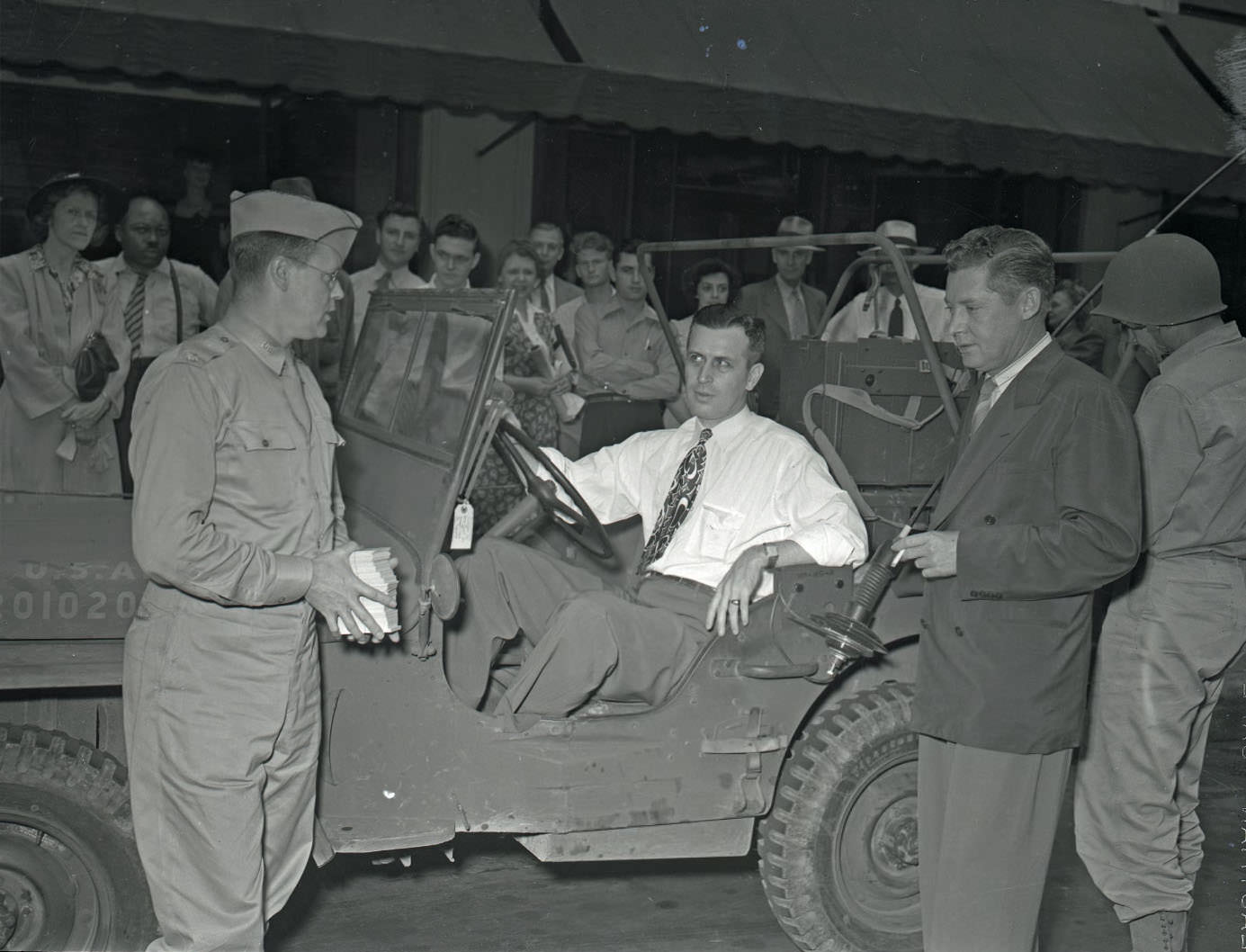 A scene from the Bond Sales Drive by the Army, Navy, and Civic Clubs, in downtown Nashville.