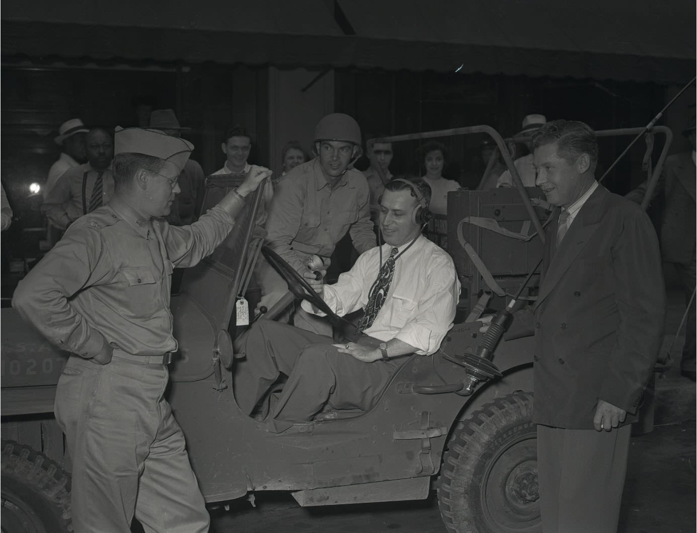 A scene from the Bond Sales Drive by the Army, Navy, and Civic Clubs, in downtown Nashville.