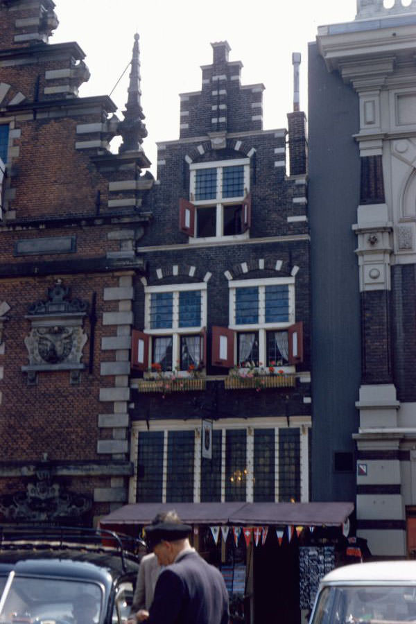 Building next door to the Vleeshal, Haarlem, 1961