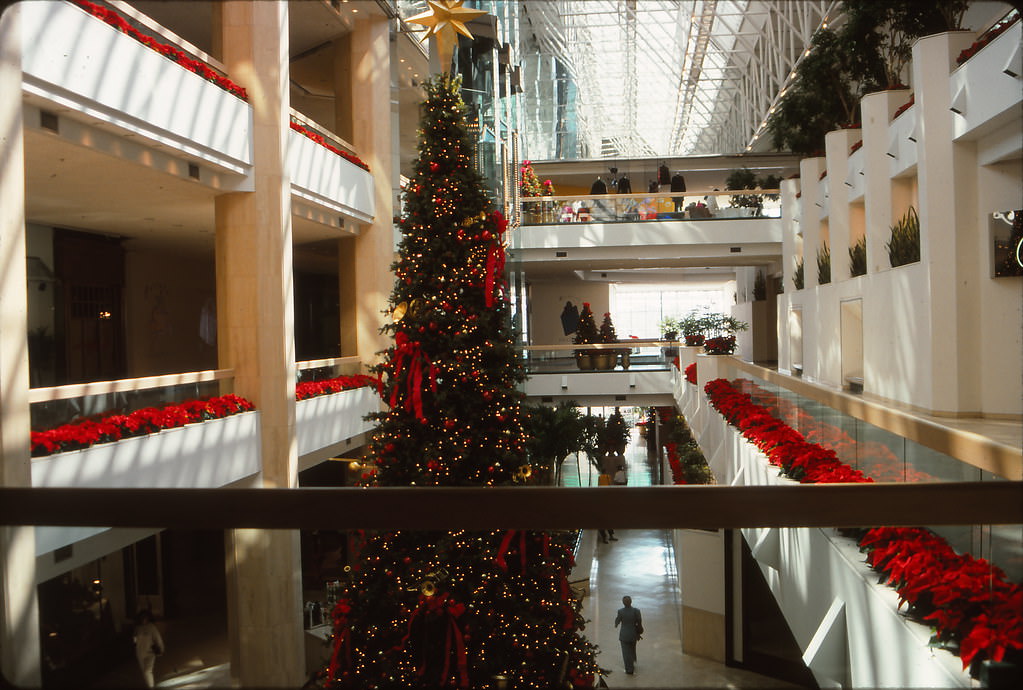 Canal Place Mall-Downtown New Orleans, 1990s