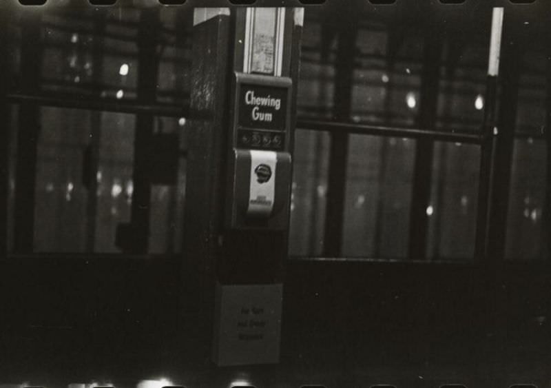 Life and Love on the New York City Subway in the 1940s Through the Lense of Stanley Kubrick