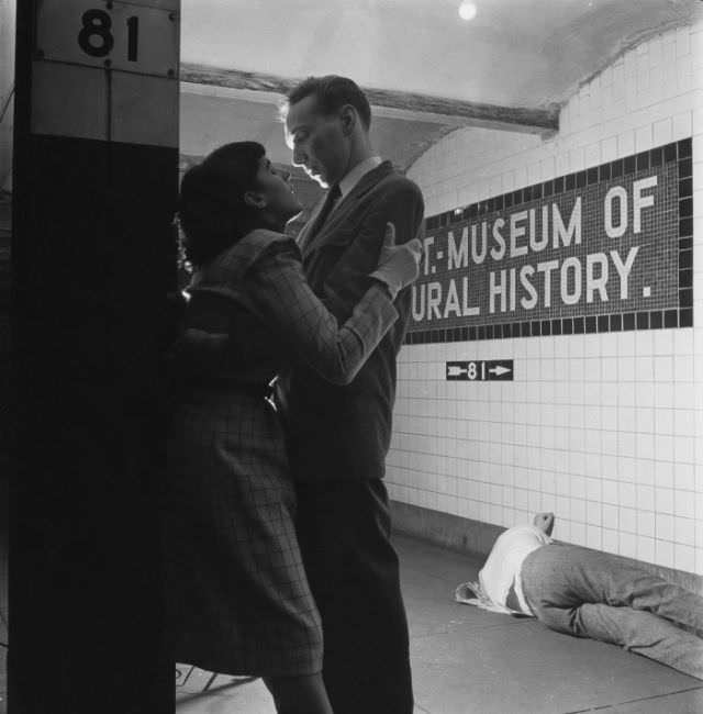 Life and Love on the New York City Subway in the 1940s Through the Lense of Stanley Kubrick