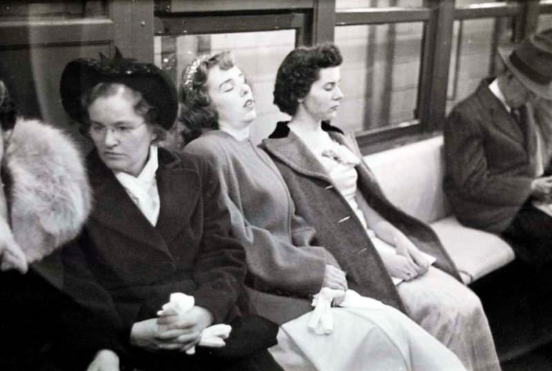 Life and Love on the New York City Subway in the 1940s Through the Lense of Stanley Kubrick