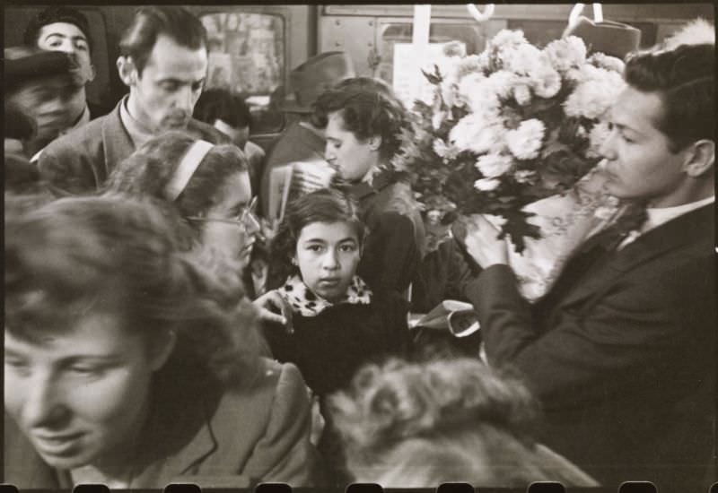 Life and Love on the New York City Subway in the 1940s Through the Lense of Stanley Kubrick