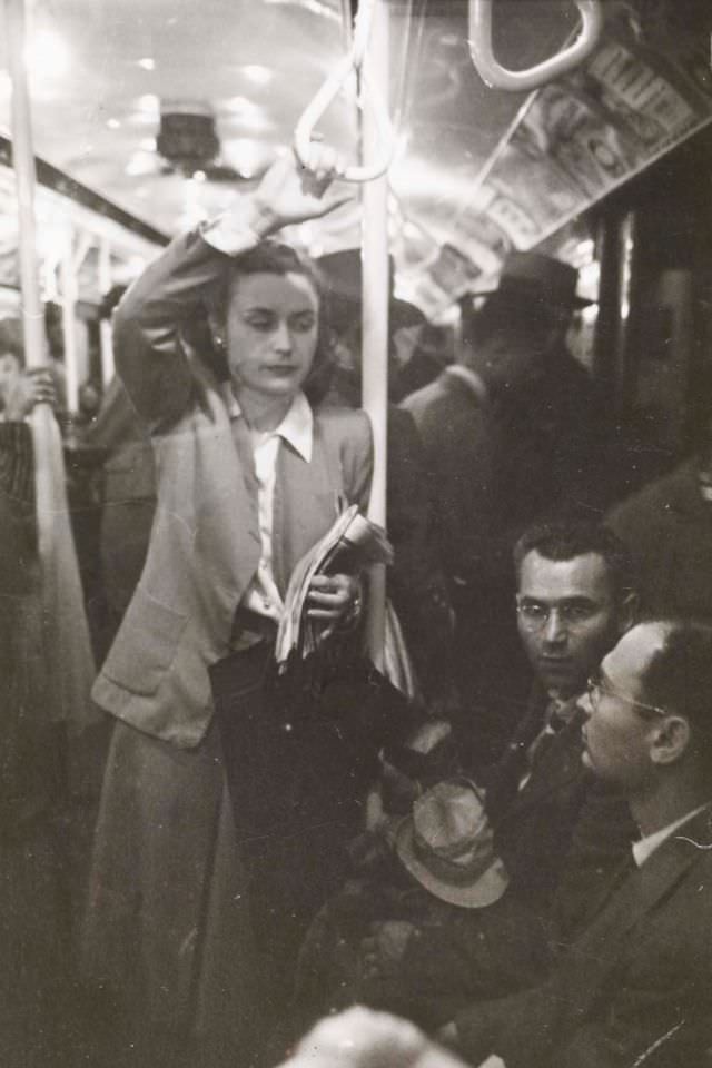 Life and Love on the New York City Subway in the 1940s Through the Lense of Stanley Kubrick