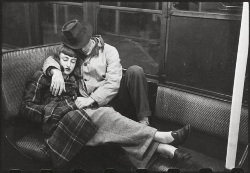 Life and Love on the New York City Subway in the 1940s Through the Lense of Stanley Kubrick