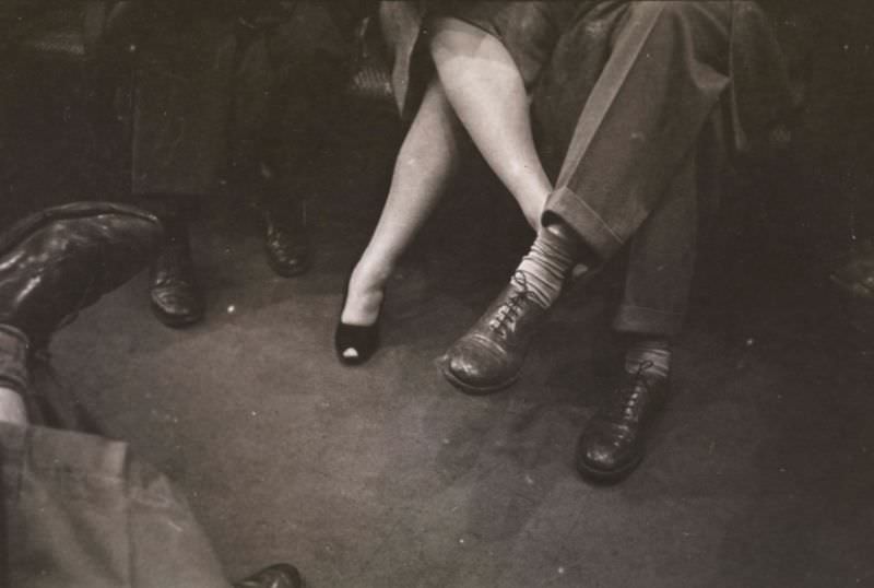 Life and Love on the New York City Subway in the 1940s Through the Lense of Stanley Kubrick