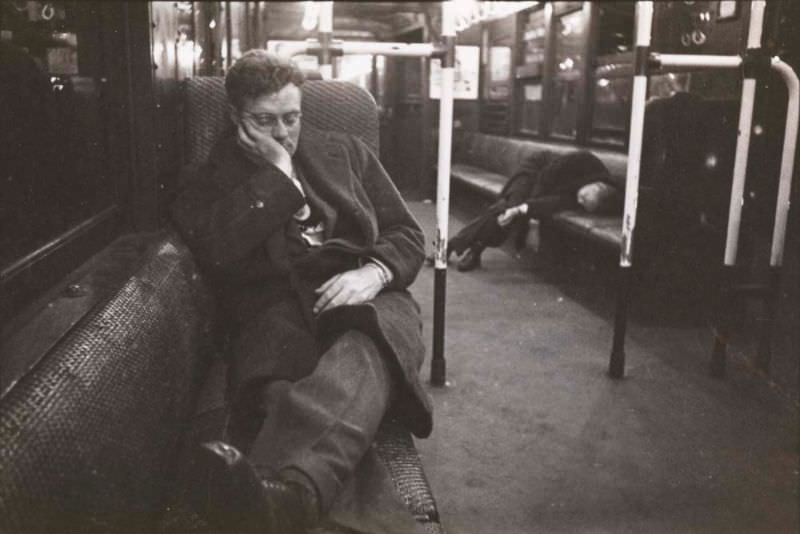 Life and Love on the New York City Subway in the 1940s Through the Lense of Stanley Kubrick