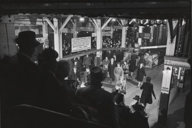 Life and Love on the New York City Subway in the 1940s Through the Lense of Stanley Kubrick