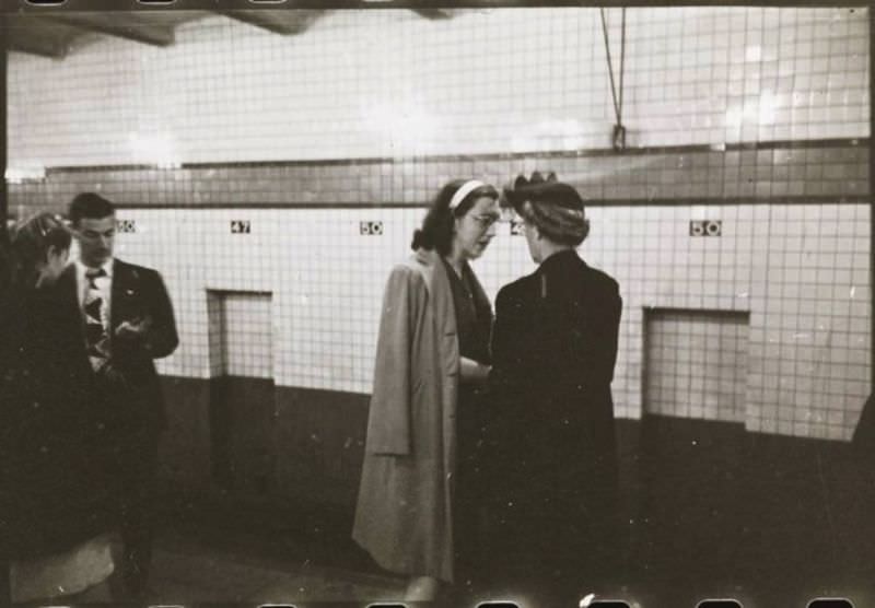 Life and Love on the New York City Subway in the 1940s Through the Lense of Stanley Kubrick