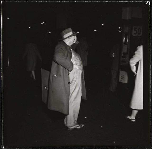 Life and Love on the New York City Subway in the 1940s Through the Lense of Stanley Kubrick