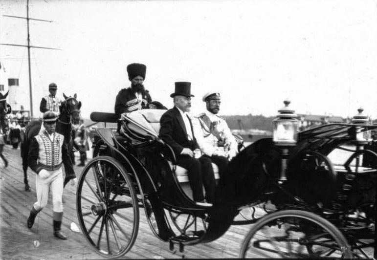 French President Poincaré with his host, Tsar Nicolas II, 1914.