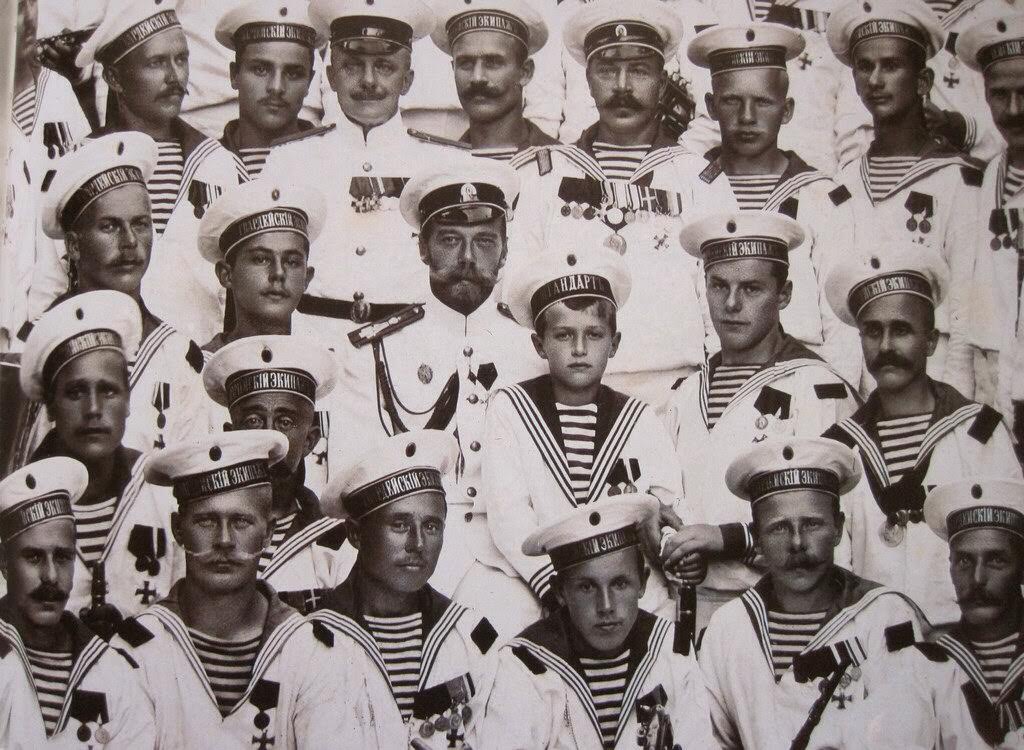 Nicholas poses with his heir in the middle of the sailors and officers of his personal yacht, 1910.