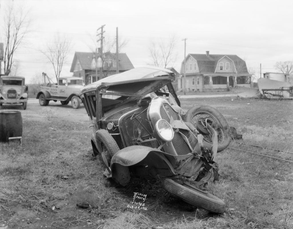 View from front of a wrecked Oakland Sedan, 1932.