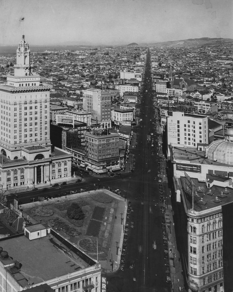 Airview of Downtown and Uptown Oakland as seen from Broadway and 14th Street, 1932.