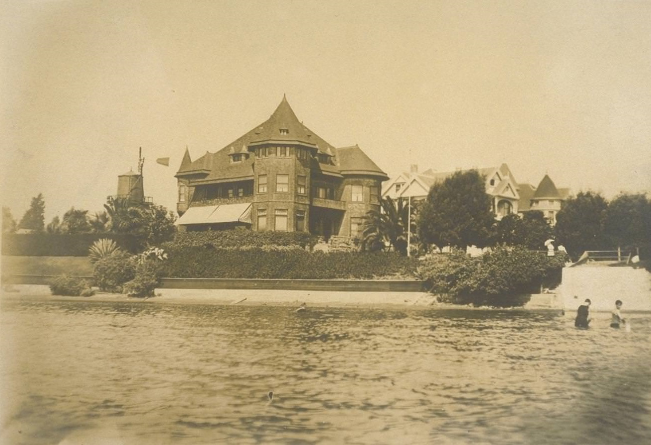 Alameda Beach, bathing