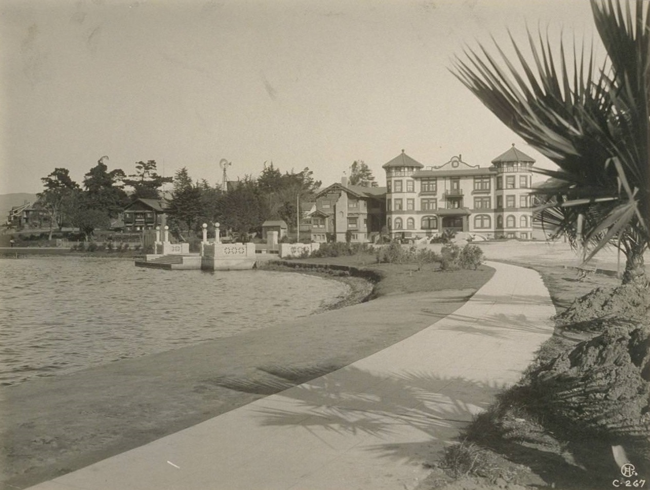 Boat Landing walk and boulevard, Lake Merritt