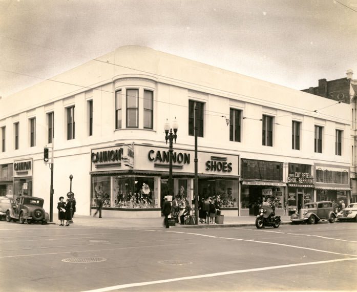 Miller-Collsichonn-Westdahl building, southeast corner of 11th and Washington Streets, 1940s