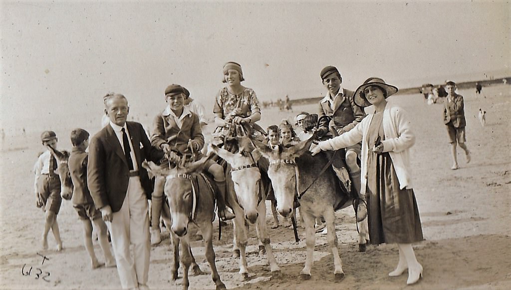 Historical Photos of People Enjoying Donkey Rides on the Beach from the Early 20th Century