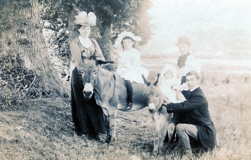 Historical Photos of People Enjoying Donkey Rides on the Beach from the Early 20th Century