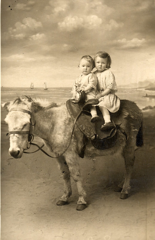 Historical Photos of People Enjoying Donkey Rides on the Beach from the Early 20th Century