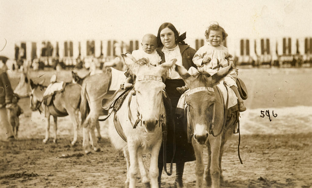 Historical Photos of People Enjoying Donkey Rides on the Beach from the Early 20th Century