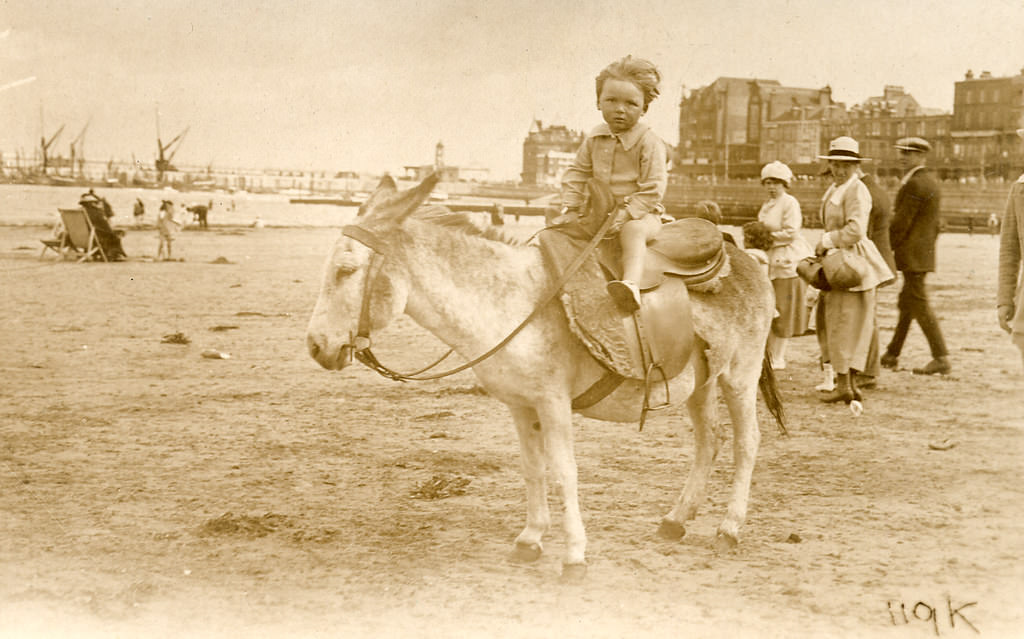 Historical Photos of People Enjoying Donkey Rides on the Beach from the Early 20th Century