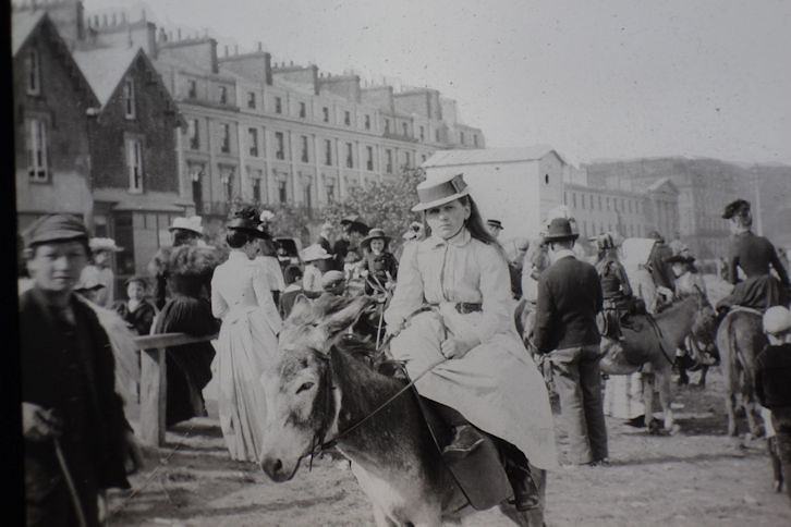 Historical Photos of People Enjoying Donkey Rides on the Beach from the Early 20th Century