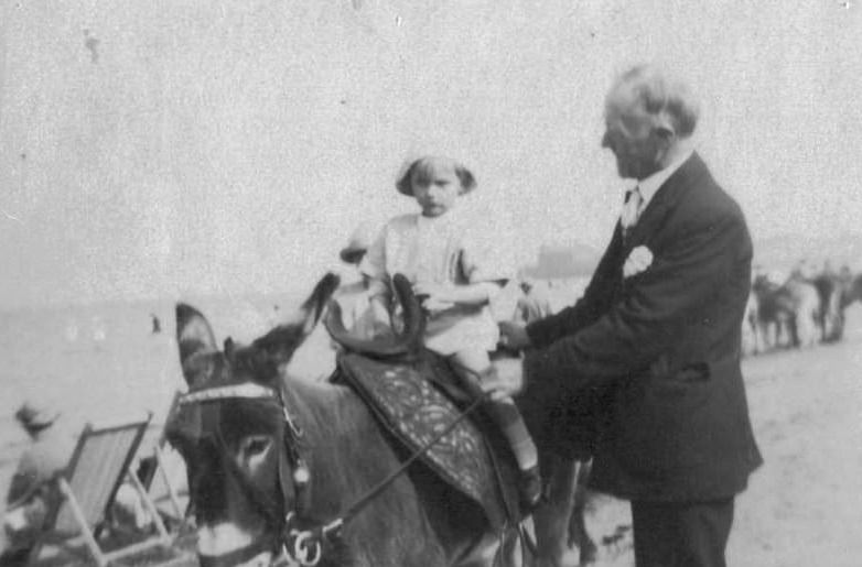 Historical Photos of People Enjoying Donkey Rides on the Beach from the Early 20th Century