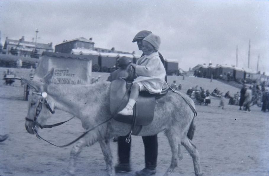 Historical Photos of People Enjoying Donkey Rides on the Beach from the Early 20th Century